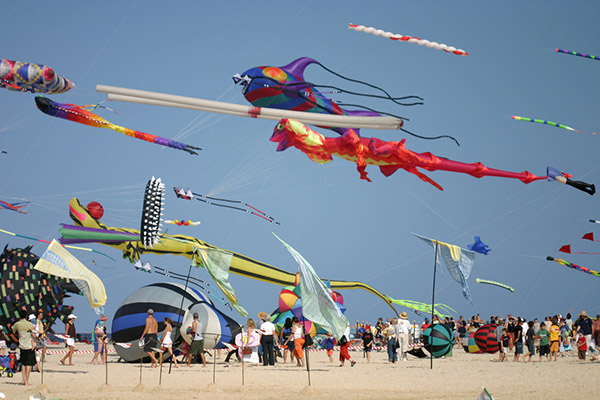 Hào hứng với Lễ hội diều quốc tế Kite Festival tại Thái Lan - ALONGWALKER