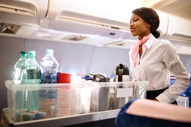 Nữ tiếp viên hàng không kỳ cựu khẳng định: "Muốn ăn ngon hãy ngồi lên ghế đầu trên máy bay", vì sao lại có chuyện như thế? - Ảnh 2.
