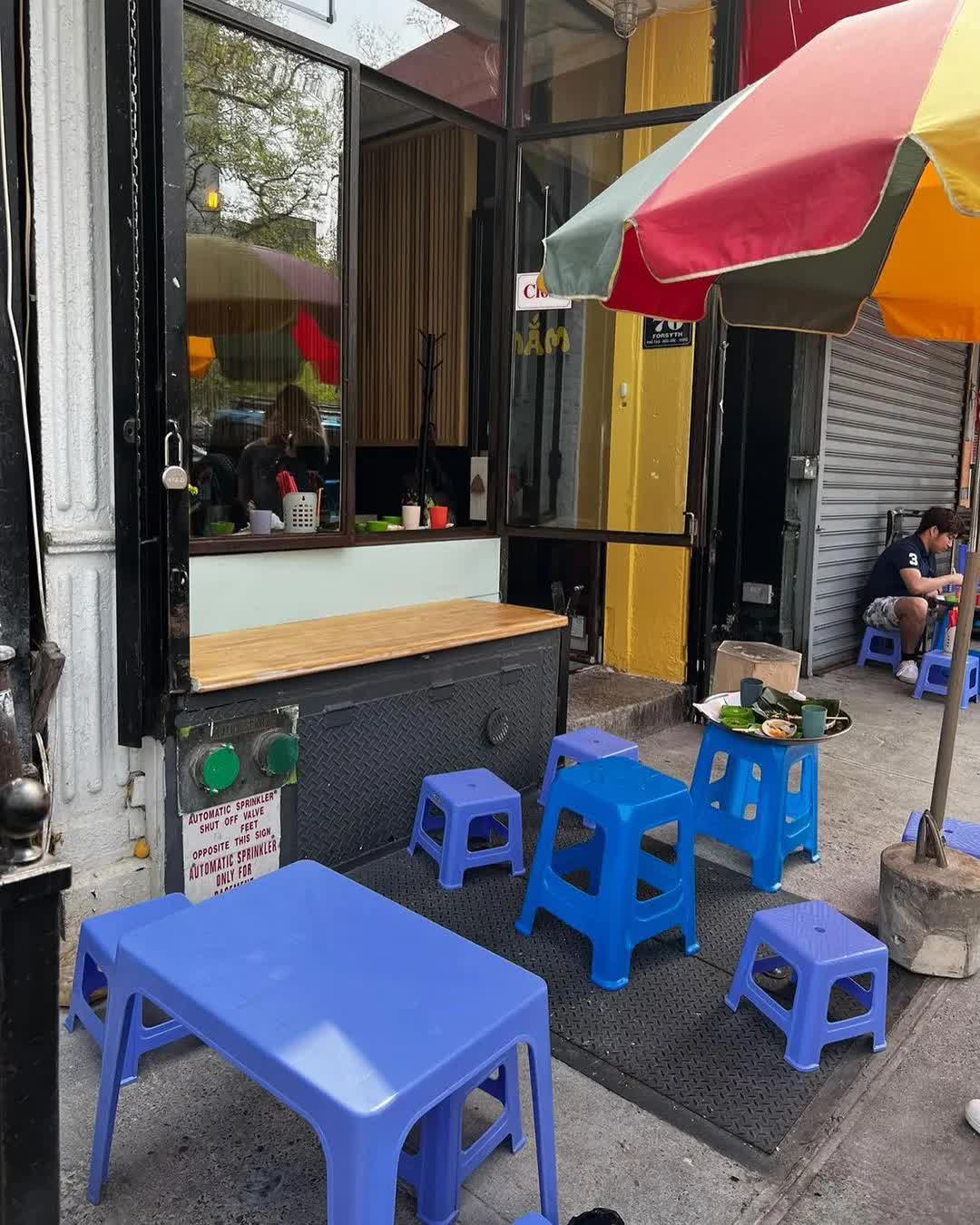 Nhà hàng Việt bán bún đậu mắm tôm 800 nghìn VNĐ/suất ở New York: Lọt top 30 quán ăn ngon nhất của báo Mỹ, thực đơn khiến khách ca ngợi hết lời - Ảnh 5.