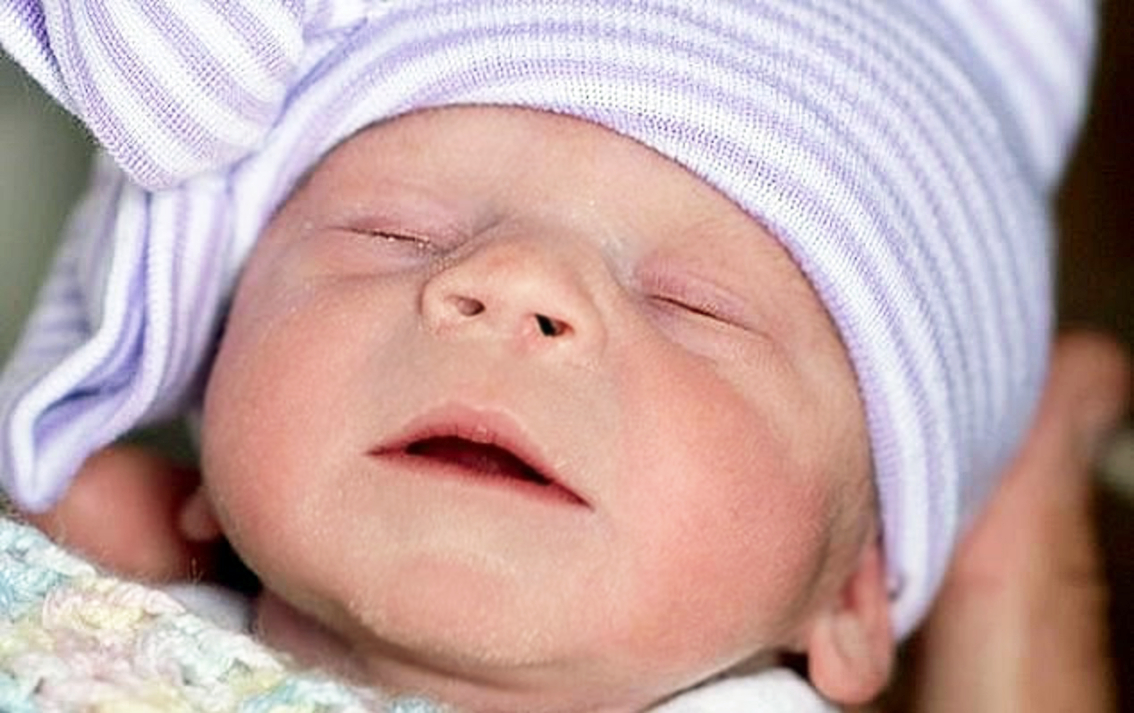 Bé gái đầu tiên được sinh ra ở Mỹ nhờ tử cung cấy ghép - ẢNH: CLEVELAND CLINIC