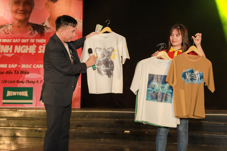 Nghệ sĩ Mạc Can, Hồng Sáp xúc động nhận tiền hỗ trợ từ diễn viên Thương Tín - Ảnh 6.