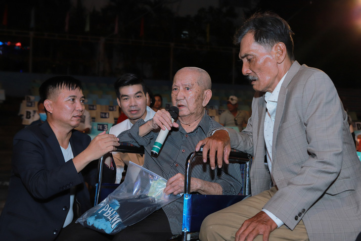 Nghệ sĩ Mạc Can, Hồng Sáp xúc động nhận tiền hỗ trợ từ diễn viên Thương Tín - Ảnh 8.