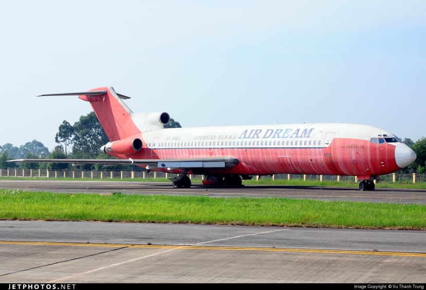 Sau khi bị chính phủ Campuchia từ chối, chiếc máy bay trở thành phương tiện vô chủ và phải đỗ 'tạm' ở  suốt 15 năm