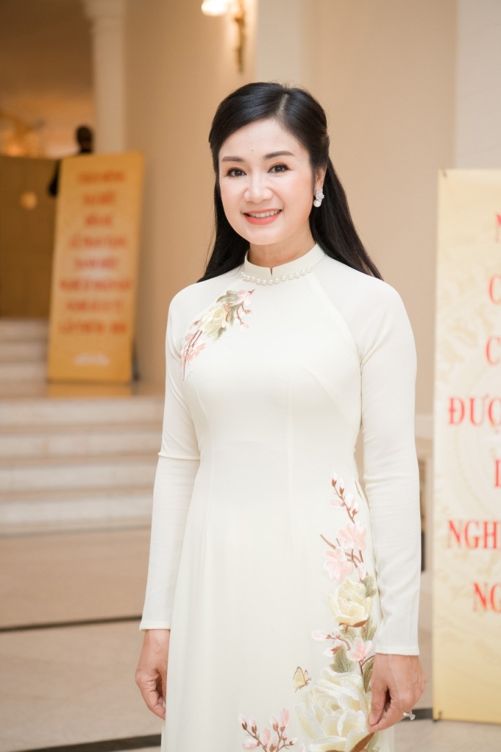 Thu Hà từng hai lần đăng quang Ảnh hậu Bông sen vàng tại Liên hoan phim .