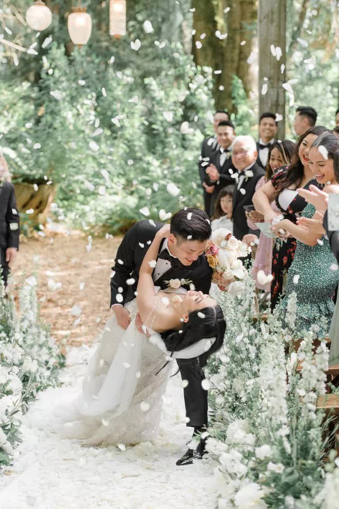 Cặp đôi Việt lên tạp chí Mỹ: Đám cưới với 3000 bông hồng và chiếc váy cưới trong mơ - Ảnh 2.