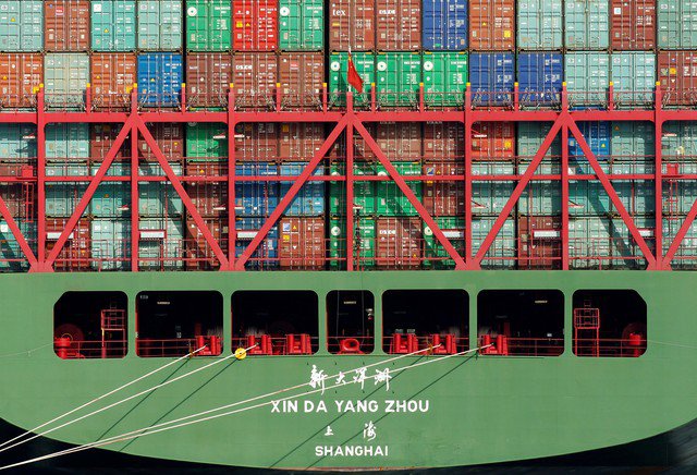 Mỹ nhập khẩu khoảng 550 tỉ USD hàng hóa từ Trung Quốc vào năm 2022. Ảnh: Reuters