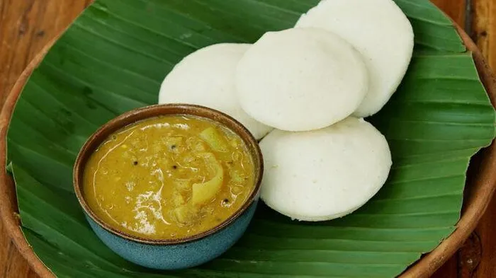 Món idli đặc trưng của miền Nam Ấn Độ được tỷ phú Dilip Shanghvi ưa thích. Ảnh: Vaya