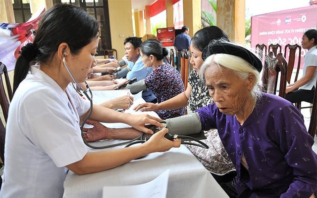 Đề xuất người cao tuổi không có lương hưu được mua BHYT miễn phí