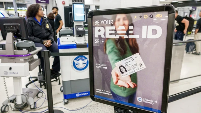 REAL ID là gì, vì sao người Mỹ buộc phải xuất trình khi đi máy bay? ảnh 1