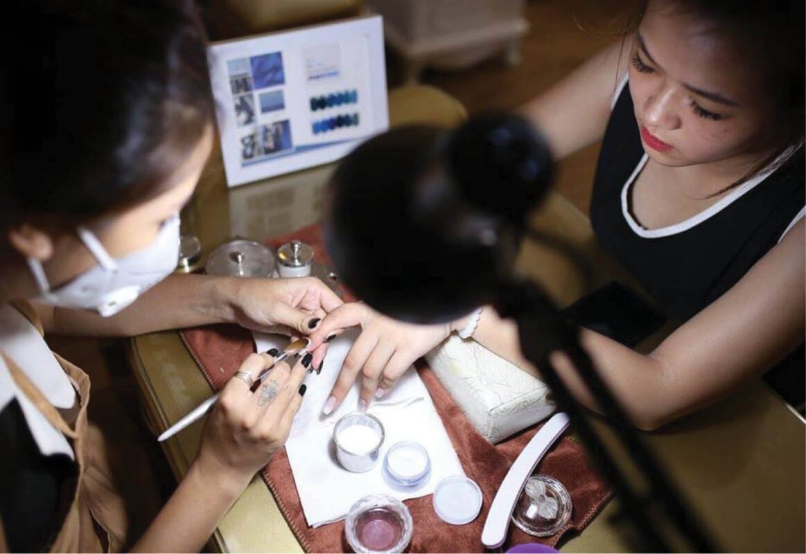 Nghề Nail Ở Việt Nam: Cơ Hội Việc Làm Hấp Dẫn Và Thu Nhập Ổn Định Cho