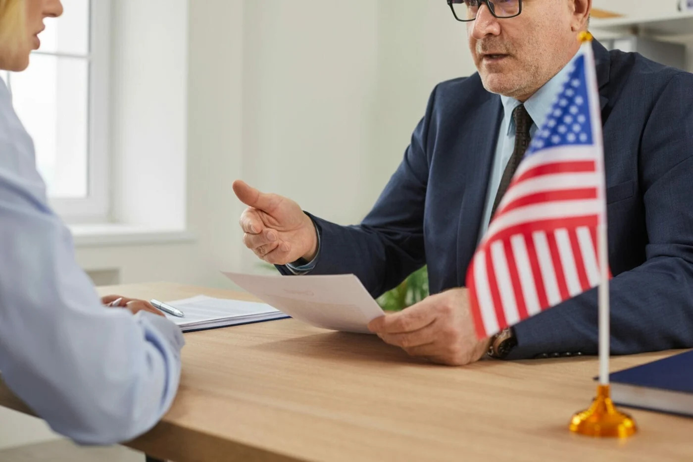 Tạm dừng miễn phỏng vấn với các diện visa không định cư