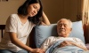 Một năm kiệt sức vì từ chối viện dưỡng lão, tự tay chăm ông nằm liệt giường