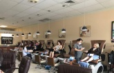 Nỗi buồn của người đi làm nails ở nơi xa xôi, khỉ ho cò gáy