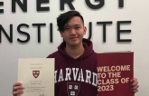 Chuyện về nam sinh gốc Việt mồ côi cha, ngủ gầm cầu trúng tuyển Đại Học Harvard