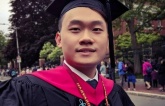 Thạc sĩ Harvard cảm ơn mẹ vì đã tin con có thể vào Ams