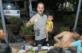 Người nước ngoài sốc với văn hóa nhậu ở Việt Nam Người nước ngoài sốc với văn hóa nhậu ở Việt Nam