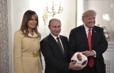Ông Trump kể câu đùa của ông Putin về phu nhân Melania Ông Trump kể câu đùa của ông Putin về phu nhân Melania