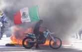 Lý do nhiều người biểu tình ở Los Angeles vẫy cờ Mexico Lý do nhiều người biểu tình ở Los Angeles vẫy cờ Mexico