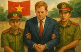 Giám đốc 64 tuổi người Mỹ trốn thuế 3,2 tỷ đồng ở Việt Nam bị bắt Giám đốc 64 tuổi người Mỹ trốn thuế 3,2 tỷ đồng ở Việt Nam bị bắt