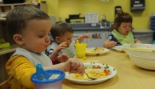 Giáo dục trên bàn ăn cho con trẻ, bài học của người Mỹ
