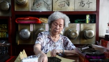 Tiệm trà 70 năm tuổi của cụ bà người Hoa ở Sài Gòn