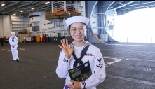 Thủy thủ gốc Viiệt Carlos Nguyễn: 'Tôi tự hào là người Việt trên tàu sân bay Mỹ'