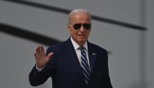 Ông Biden phải dùng máy trợ thở khi ngủ