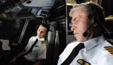 Phi công ngủ quên khi đang bay cao 3000m, máy bay cứu hộ phải bay lên đánh thức