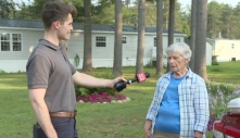 Cụ bà Mỹ 87 tuổi đánh trả kẻ đột nhập