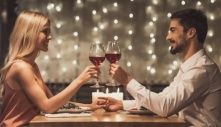 Phụ nữ Mỹ bị đòi chia tiền ăn uống sau buổi hẹn hò