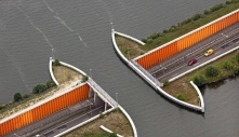 Cây cầu nước ‘phá vỡ mọi định luật vật lý’ ở Hà Lan, cả thế giới ngả mũ bái phục