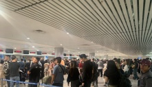 Có autogate, người dân vẫn phải xếp hàng dài chờ nhập cảnh sân bay Tân Sơn Nhất