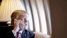 Điện thoại của Donald Trump có gì: Chức năng như iPhone ‘cục gạch’, 1 điểm khác biệt với người thường