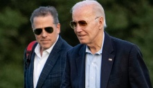 Ông Biden ân xá cho con trai