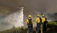 Lý do cứu hỏa Mỹ ngần ngại dùng nước biển dập cháy rừng Los Angeles