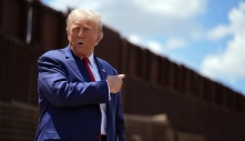 Cách ông Trump khóa chặt biên giới với người nhập cư