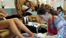 Người Việt làm nail ở Mỹ: 'Ma lực' khủng khiếp, dính vào thì khó rút chân ra