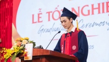 Chàng trai 'gây sốt' với bài phát biểu về bố mẹ không biết chữ