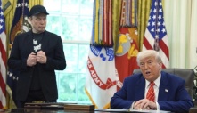 Rủi ro kinh doanh khi Musk đấu khẩu với ông Trump