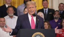 Ông Trump kể cuộc trò chuyện 'huyền thoại' với nữ bồi bàn