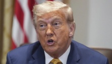 Ông Trump nói 'không hài lòng' với ông Putin