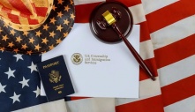 USCIS MỞ RỘNG VIỆC KIỂM TRA “CHỦ NGHĨA CHỐNG MỸ” TRONG CÁC ĐƠN XIN NHẬP CƯ