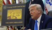 Ông Trump lập chương trình 'thẻ vàng định cư' một triệu USD