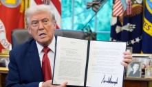 Tòa án Tối cao cho phép ông Trump đóng băng 4 tỷ USD viện trợ