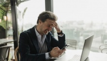 Nghịch lý người Mỹ lương cao vẫn 'tiền về là hết'