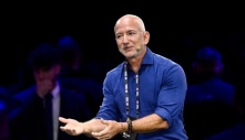 Tỷ phú Jeff Bezos: 'Đừng bỏ học để thành Bill Gates'