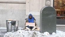Người vô gia cư New York 'thà chịu rét còn hơn vào khu tạm trú'