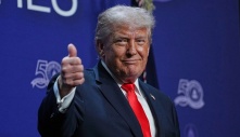 Ông Trump: Nghỉ hưu ở Mỹ với 465.000 USD là 'giàu có'