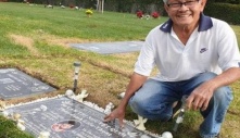 Người đàn ông gốc Việt âm thầm cắt cỏ ở nghĩa trang Westminster, Mỹ