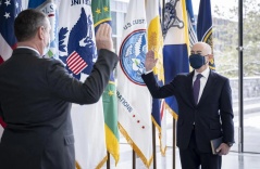 Thay đổi cục diện người Việt tại Mỹ, John K.Tien một người Mỹ gốc Việt đã tuyên thệ nhậm chức Thứ trưởng Bộ An ninh và Nội địa Hoa Kỳ